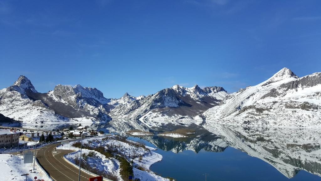 Hotel Presa Riano  Luaran gambar