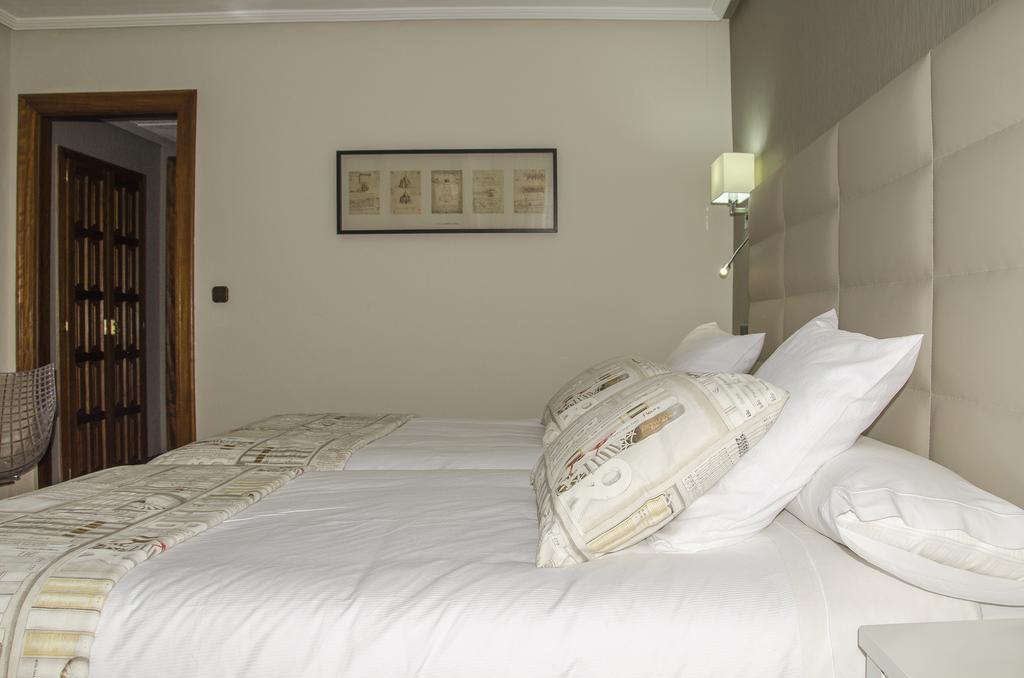 Hotel Presa Riano  Luaran gambar