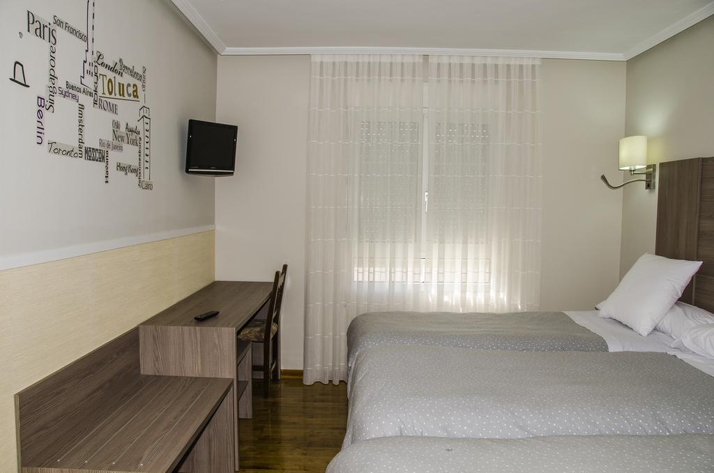 Hotel Presa Riano  Luaran gambar