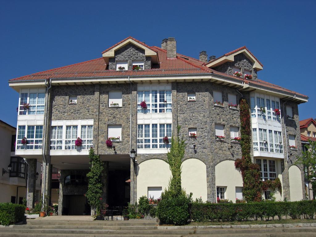 Hotel Presa Riano  Luaran gambar